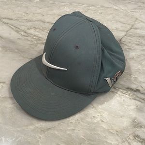 Nike Golf flex fit hat men’s size M/L